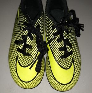 Boy Nike Soccer Cleats Neon Green size 11